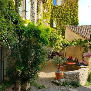 La Maison Près De La Fontaine Bed & Breakfast